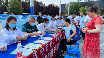 汉中市第二人民医院 以专业服务守护“银龄”健康，2022年老年健康宣传周暨营养咨询活动侧记